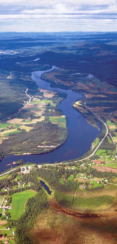 Klarälven slingrar sig genom Värmlands landskap